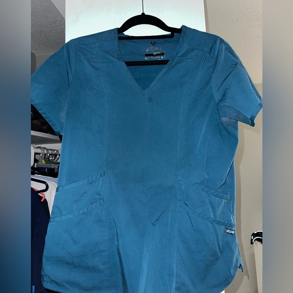 Assorted scrubs - Picture 5 of 13